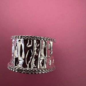 Size 8 Elegant Silver Textured Ring